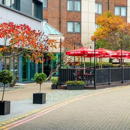 Radisson Red London Heathrow-3